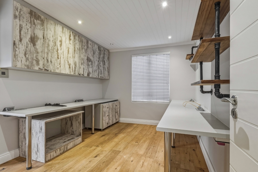 5 Bedroom Property for Sale in Southfield Western Cape